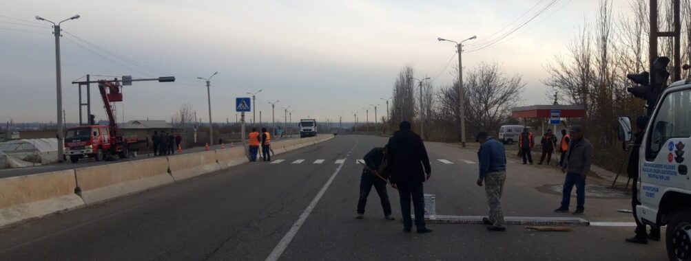 Узун маҳалласида фуқароларнинг йўлдан ўтиши учун янги светафор ўрнатилди